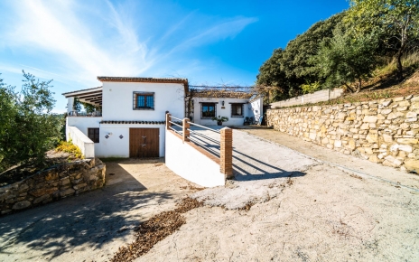 Camino corto en coche hasta la zona de aparcamiento 